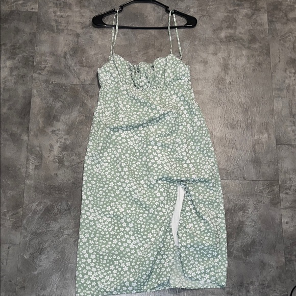 Princess Polly Dresses & Skirts - Princess Polly Green Floral Midi Dress